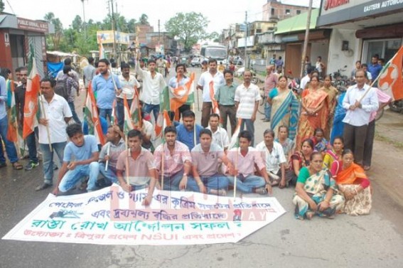 Tripura Pradesh Congress Unit staged road blockade, raise voice against the immense crisis of petrol in the state